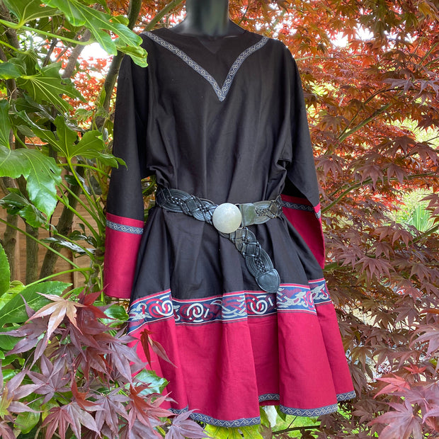 Viking Tunic / Two Tone Black & Red / Linen Cotton Mixture / Cosplay Costume / Viking / Medieval / SCA / LARP Tunic / LARP