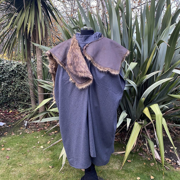 Cloak And Fur Mantle Set (Grey)