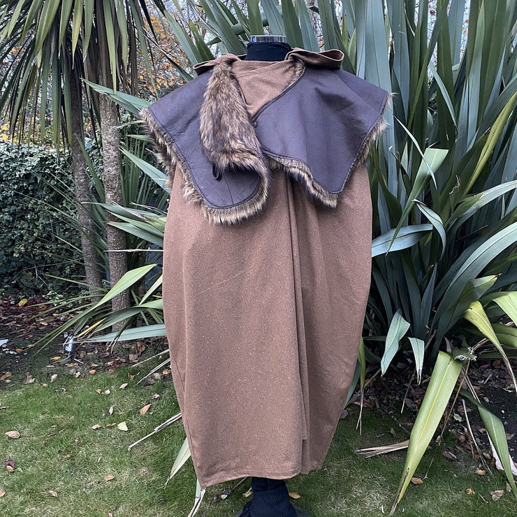 Cloak And Fur Mantle Set (Brown)