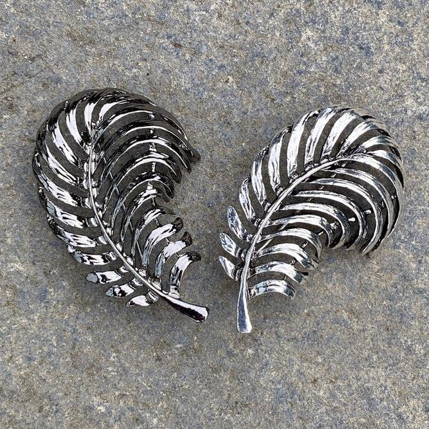 Brooch / Pack of 2 / Feathered Fern / Pin / House Sigil / Silver / LARP / Accessory / Cosplay / Medieval / Costume
