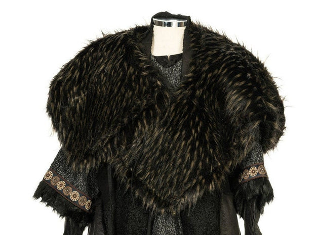 Fur Mantle / Faux fur / Faux leather fabric / Black & Brown / Cosplay / Viking / LARP / Costume / The last kingdom / LARP / Ren Faire
