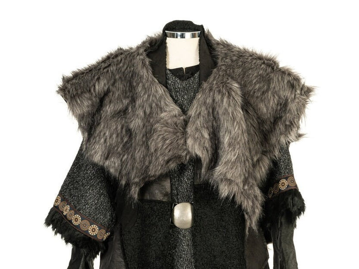 Fur Mantle / Faux fur / Grey / Faux leather fabric / Ren Faire / Cosplay / Viking / LARP / Costume / Game of Thrones / Last Kingdom/ LARP